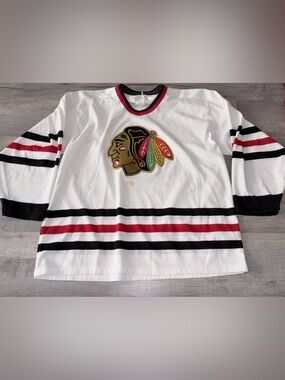 Vintage Maska air knit CCM Chicago Blackhawks Jersey XL Made in Canada White NHL